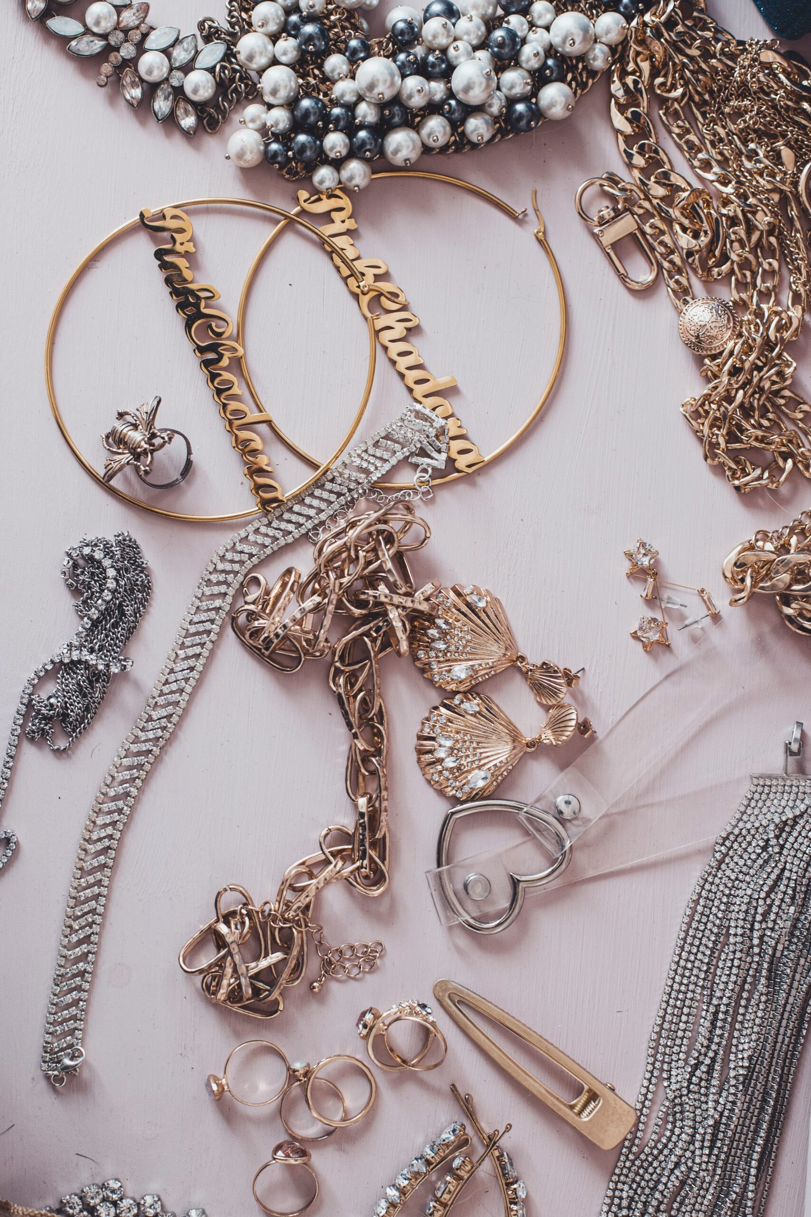The Charm of Clover Bracelets: Symbolism, Styles, and Significance